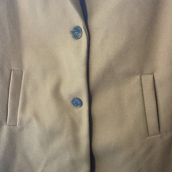 Beautiful Vigoss camel color baggy trench - Picture 4 of 7